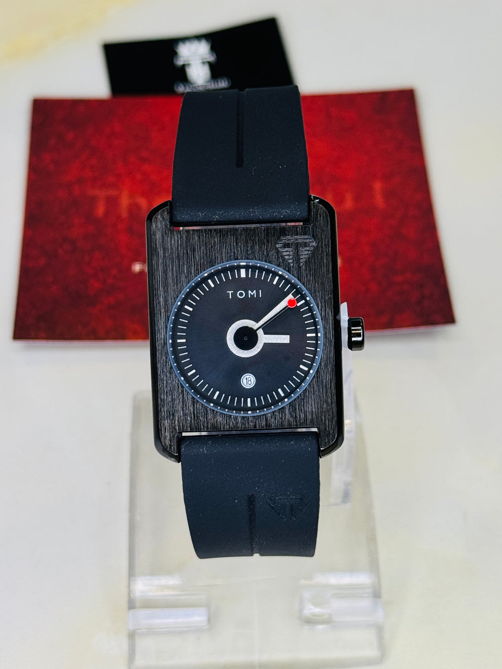 TOMI T-022 Magnet Lock Silicone Straps Tomi Tank Watch
