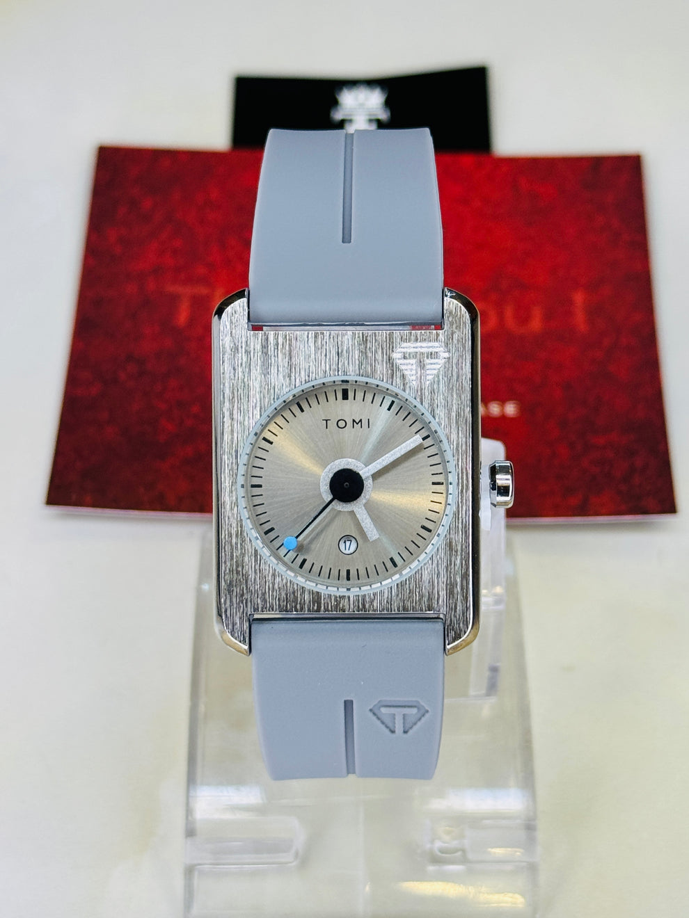 TOMI T-022 Magnet Lock Silicone Straps Tomi Tank Watch