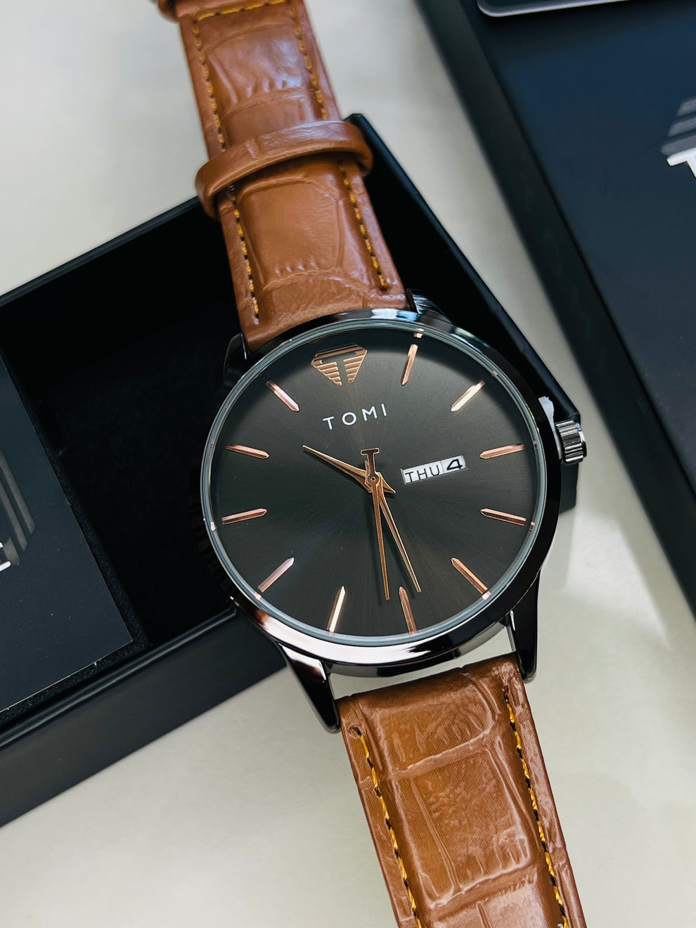 TOMI T-045 Day Date Quartz Wrist Watch For Men