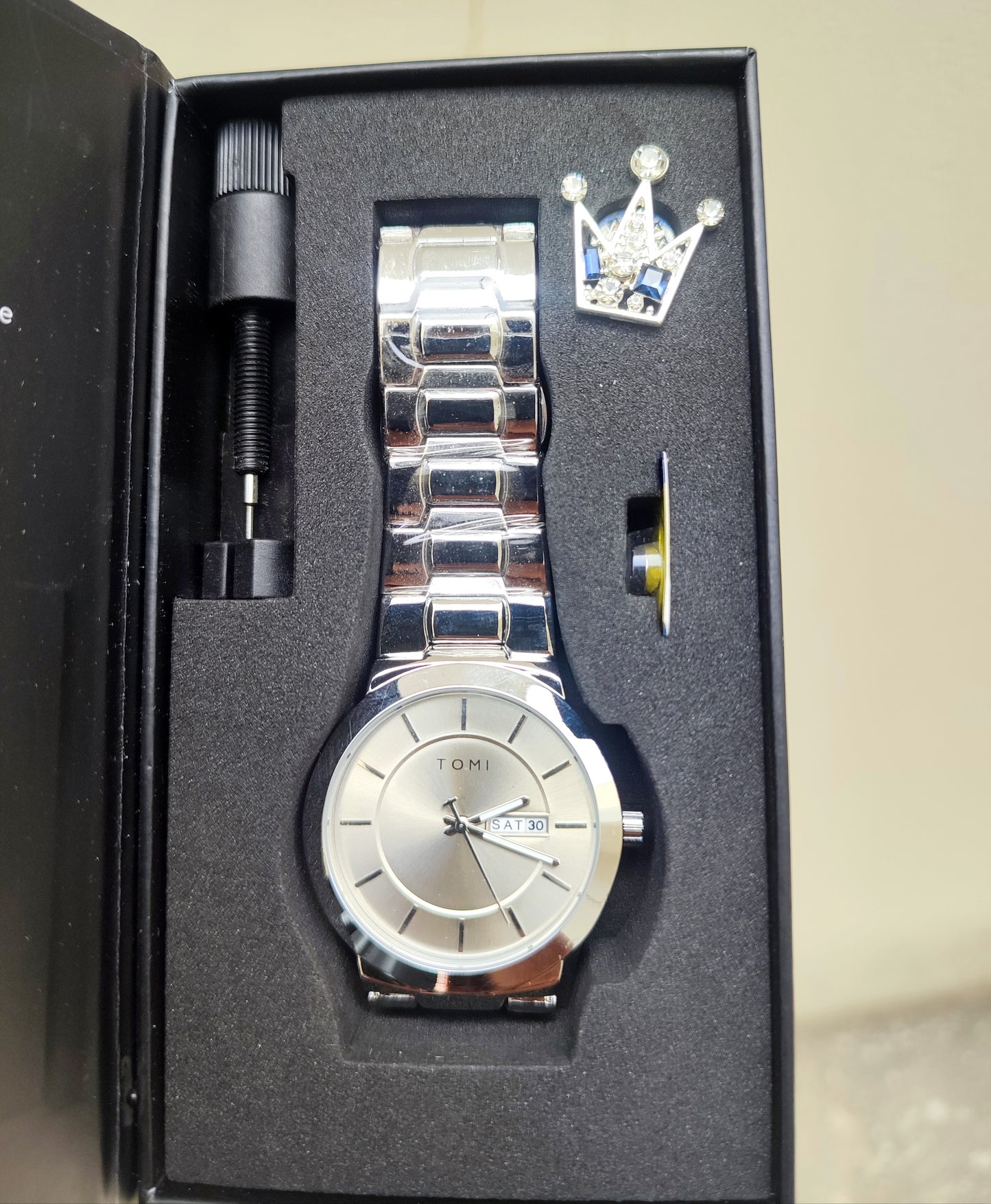 TOMI T-303 S3 Series Business Watch With Laple Badge Chain Adjuster Gift Box