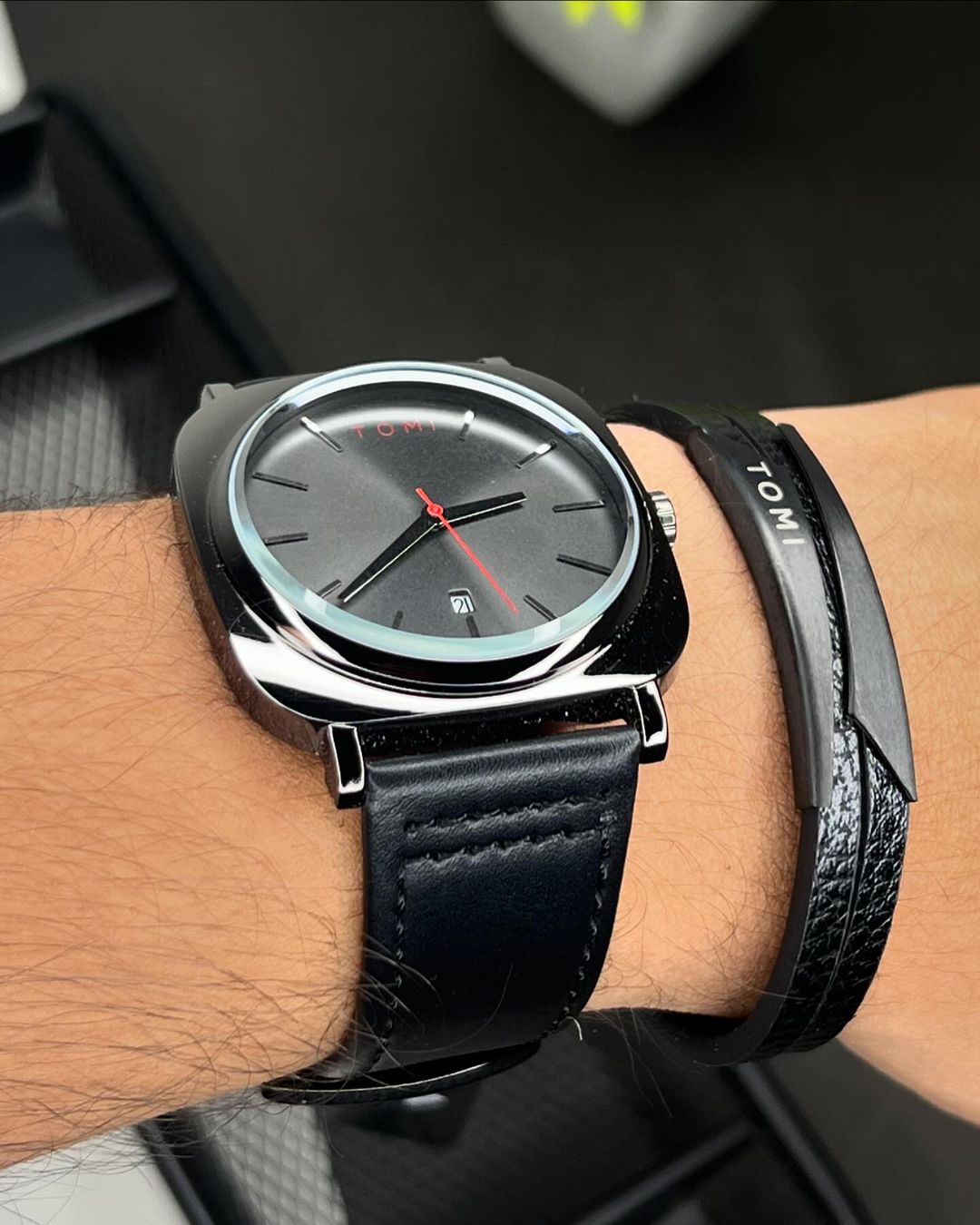 TOMI T-084 Business Watch With Bracelet