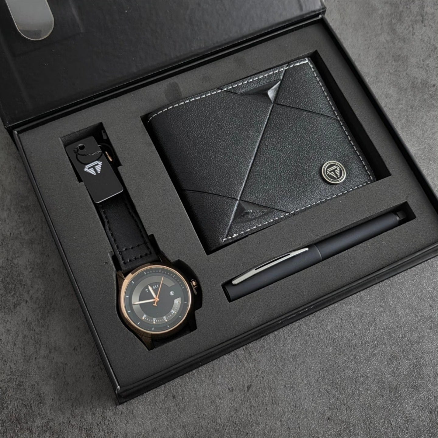 TOMI S8 Series T-099 Gift Set Watch With Wallet And Pen Quartz