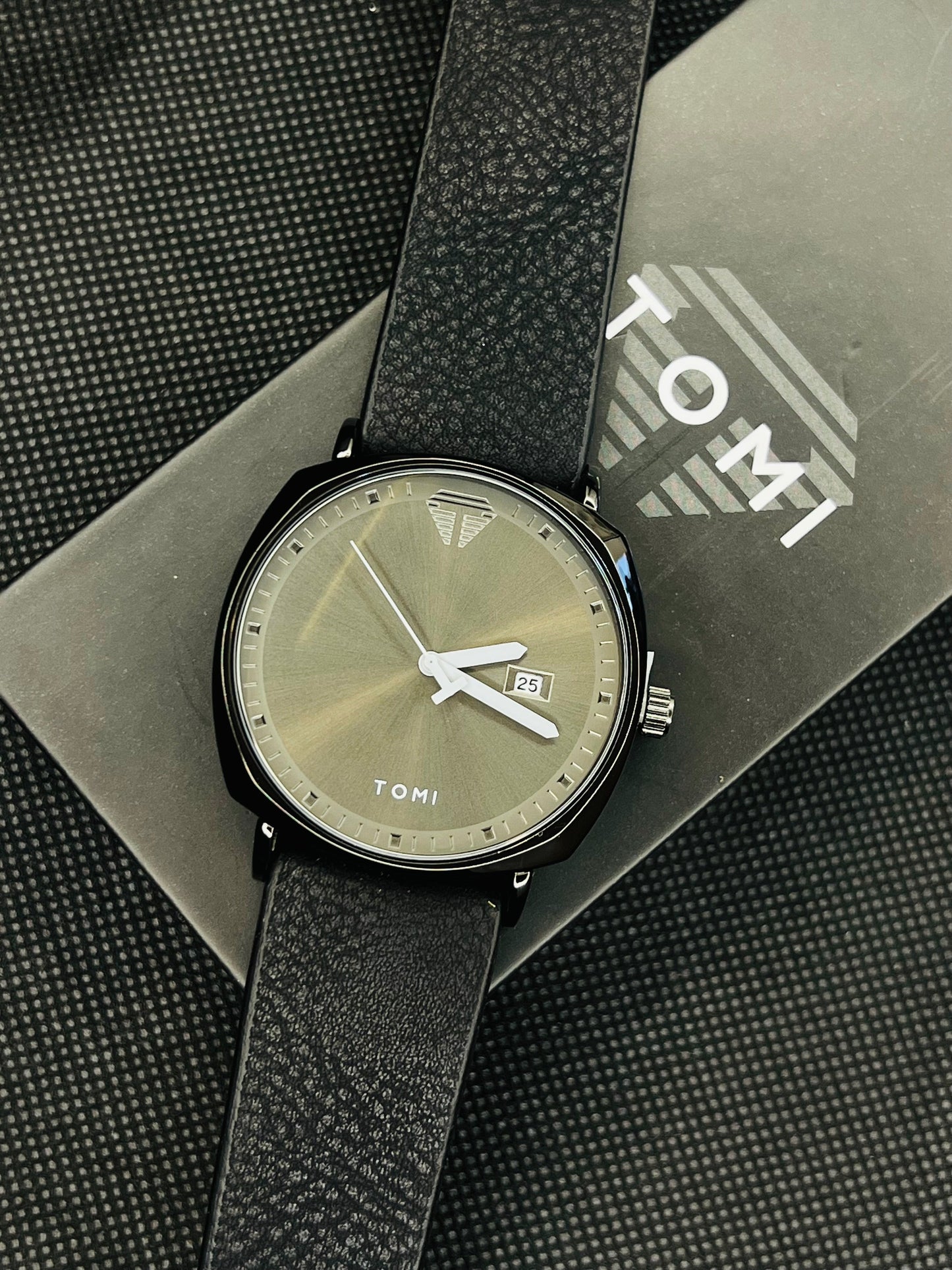 TOMI T-044 Men's Watch Quartz Date Leather Strap